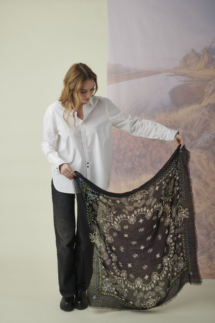 Petit carré NELLY en Laine