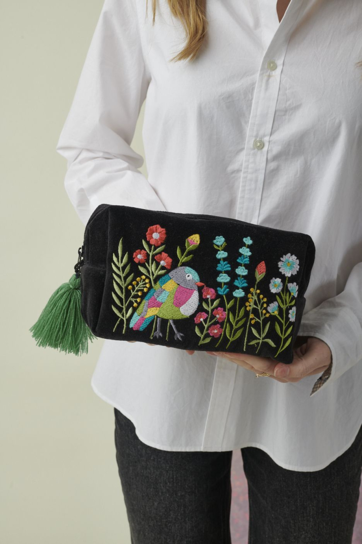 MAKUP Cosmetics - Black