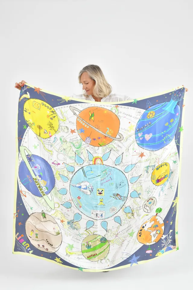 LUNA BIG Silk Squares | Story Topic